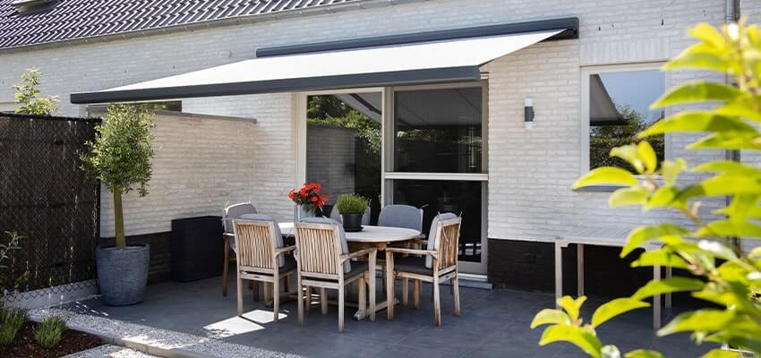 retractable awnings vs fixed awnings